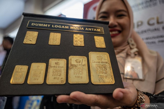 Harga emas Antam Senin (17/7) turun Rp1.000 jadi Rp1,073 juta per gram