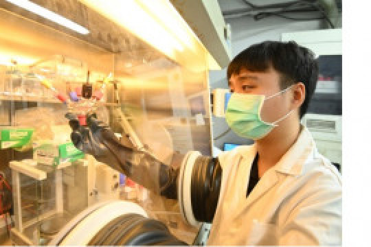 Tim peneliti gabungan Tsinghua-Liverpool temukan mekanisme penyimpanan muatan baru