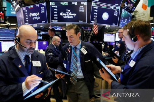 Wall Street terus menguat ketika investor tunggu laporan inflasi AS