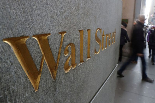 Wall Street merosot setelah pernyataan Ketua Fed terkait inflasi