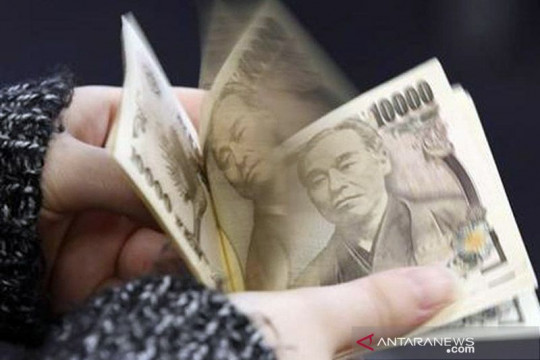 Yen awali pekan di bawah tekanan, dengan fokus kebijakan bank sentral